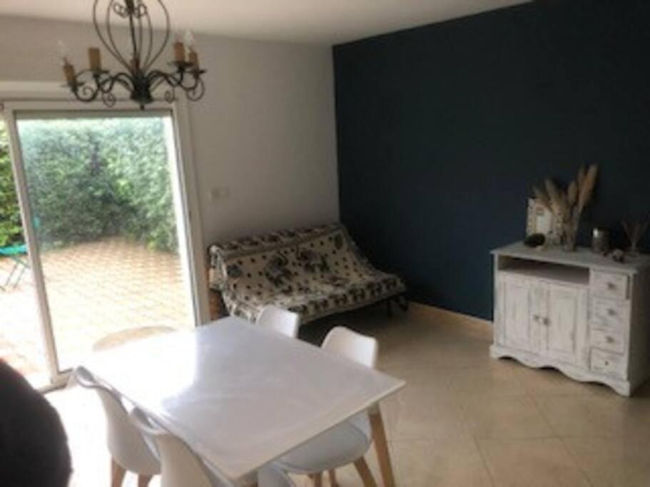 Maison Dans Une Propriete Avec Une Cour Corneilhan Exterior photo