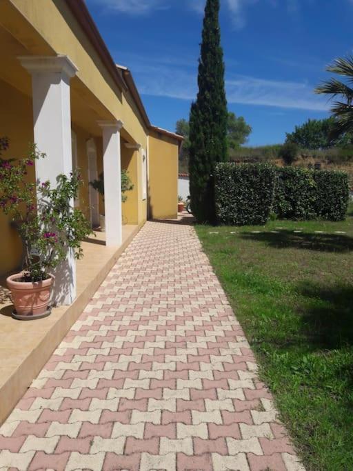 Maison Dans Une Propriete Avec Une Cour Corneilhan Exterior photo